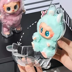 Coque protection peluche style Labubu assis