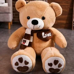 Ours en peluche mignon avec un cœur