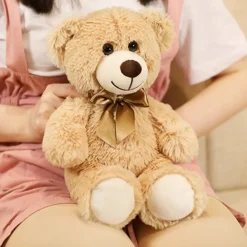 Ours en peluche mignon et petit