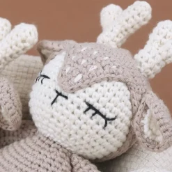 Peluche crochet faon gris
