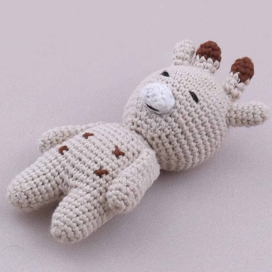 Peluche crochet girafe timide