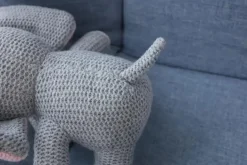 Peluche crochet éléphant gris et rose