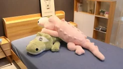 Peluche géante crocodile aux gros yeux