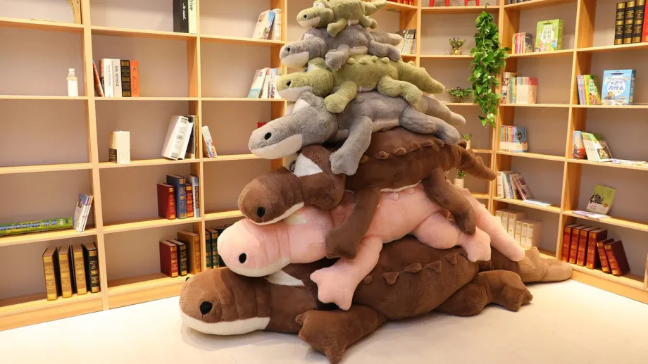 Peluche géante crocodile aux gros yeux