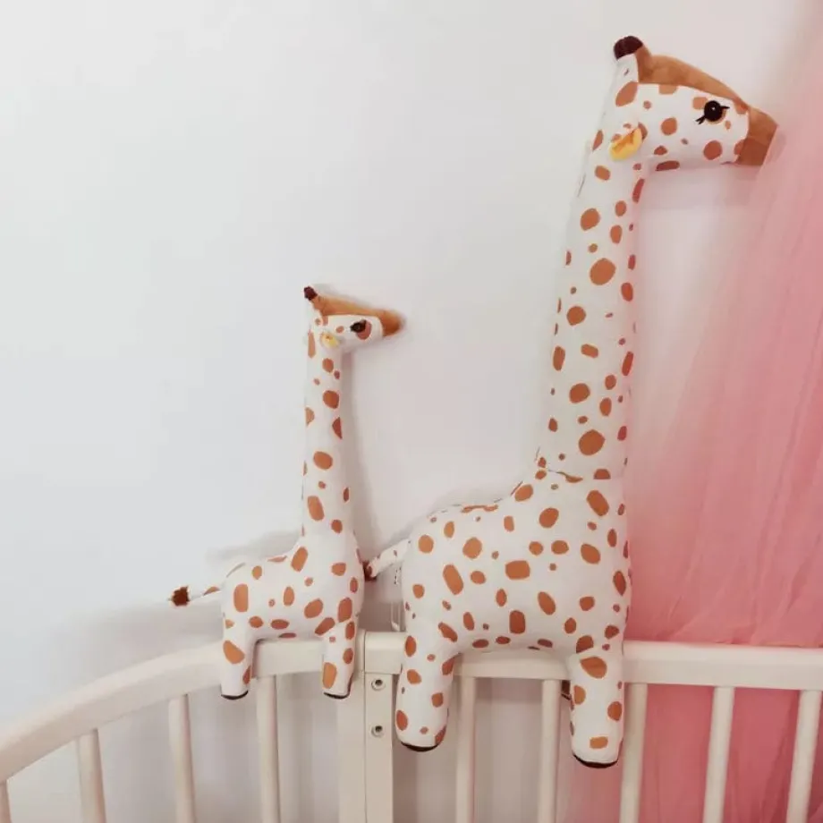Peluche girafe au très long cou