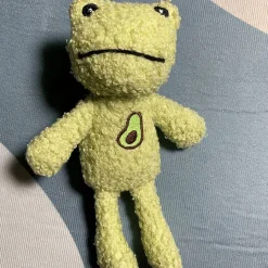Peluche grenouille verte avocat douce et câline enfant