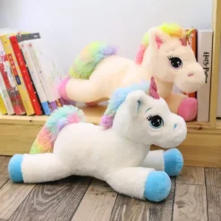 Peluche licorne avec des étoiles dans les yeux