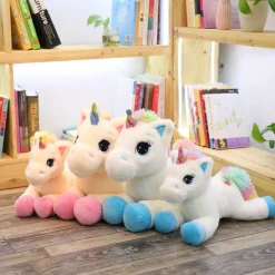 Peluche licorne avec des étoiles dans les yeux