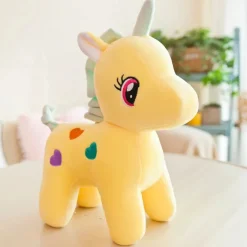 Peluche licorne multicolore avec des cœurs