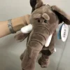 Peluche éléphant aux longues défenses