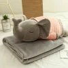 Peluche éléphant endormi en pyjama