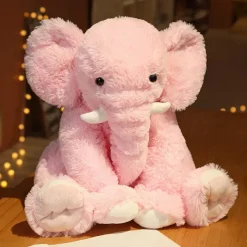 Peluche éléphant poilu aux petites défenses