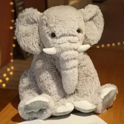 Peluche éléphant poilu aux petites défenses