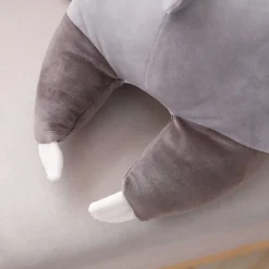 Peluche paresseux gris doux enfant cocooning hiver