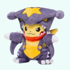 Peluche Pikachu déguisé Carchacrok adorable collection geek