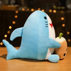 Peluche squishmallow requin qui boit un bubble tea