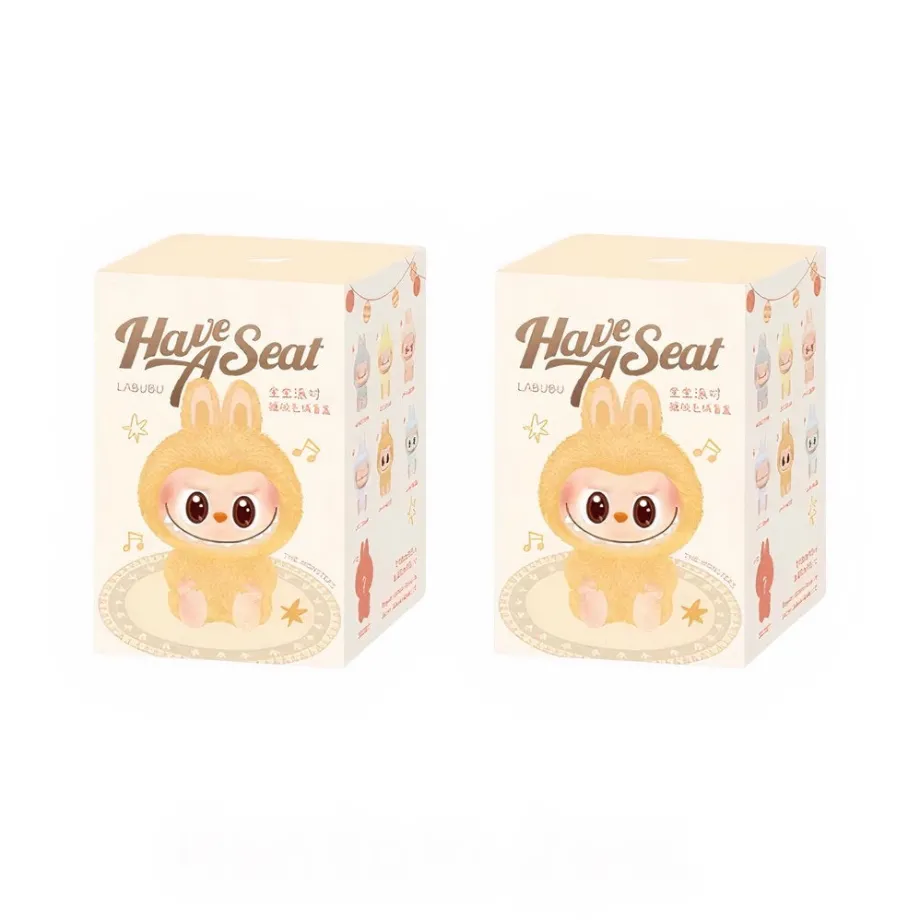 Peluche type Labubu assise boîte mystère