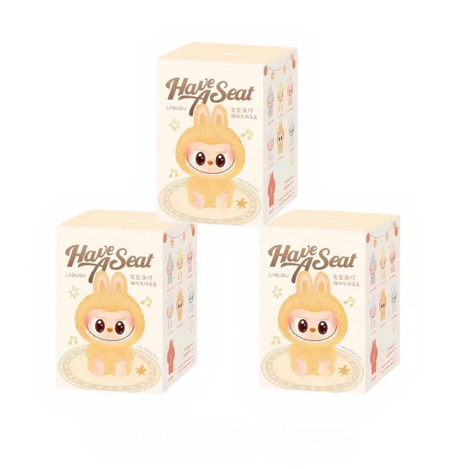 Peluche type Labubu assise boîte mystère