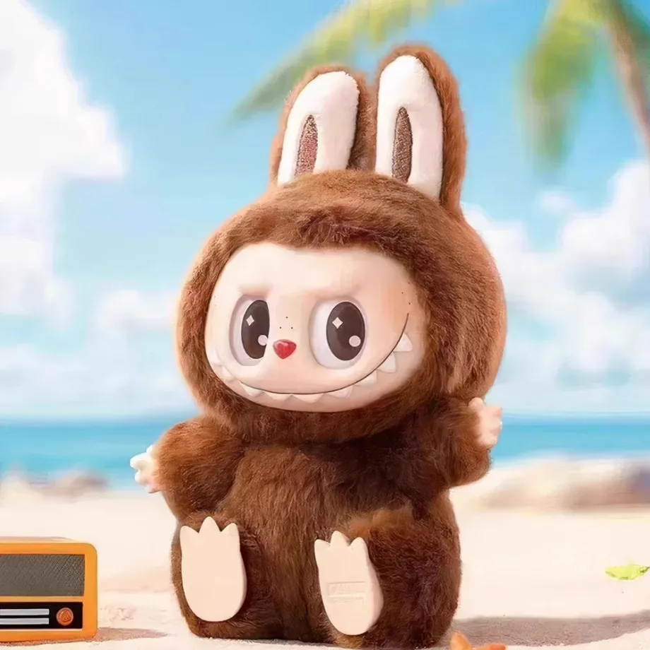 Peluche type Labubu assise boîte mystère