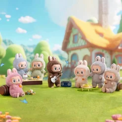 Peluche type Labubu debout boîte mystère