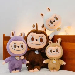 Peluche type Labubu géante
